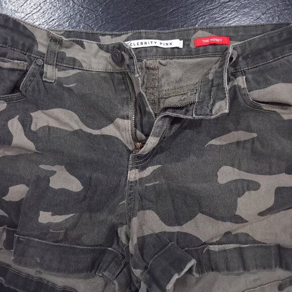 Celebrity Pink "The Honey" camouflage shorts size Junior 11 - Picture 3 of 5